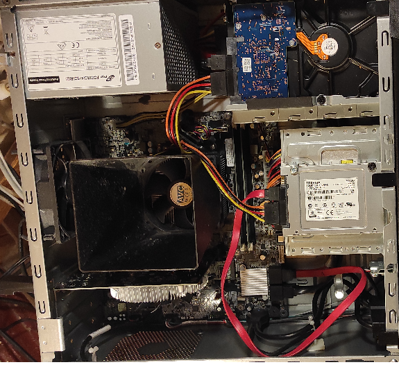 Könnte mir wer einen roten Pfeil einfügen zum Steckplatz der SSD M.2?