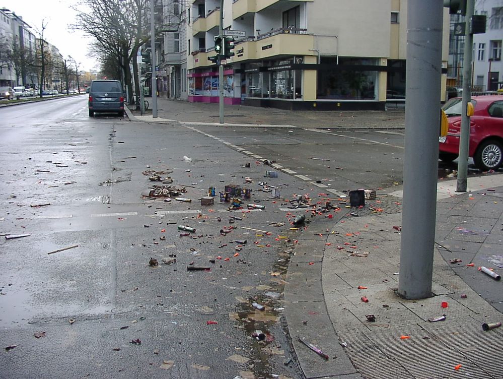 Kreuzung in charlottenburg, in Neukölln oder Kreuzberg sieht es noch weit schlimmer aus